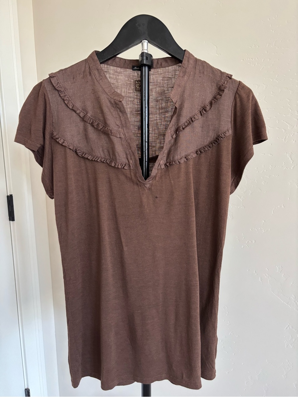 120% Lino Brown Linen Ruffle Collar Top